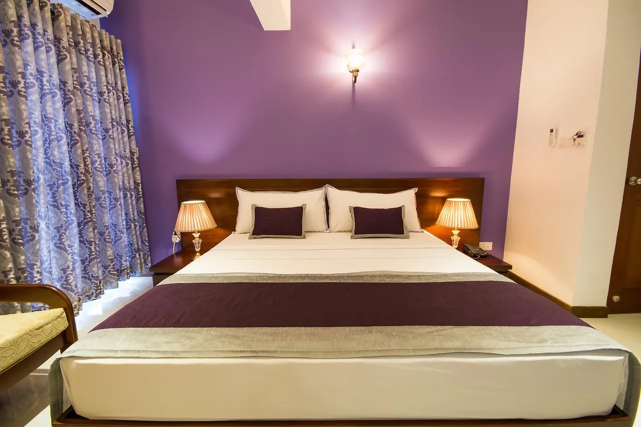 Ceyloni City Hotel Kandy 2*,
